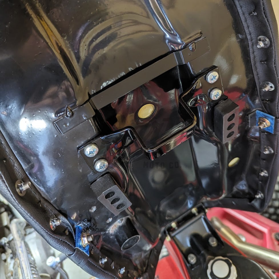 Spring Latch 91-94 (12V) / Clone to 1969-1982 (6V) CT70 Seat Adapter